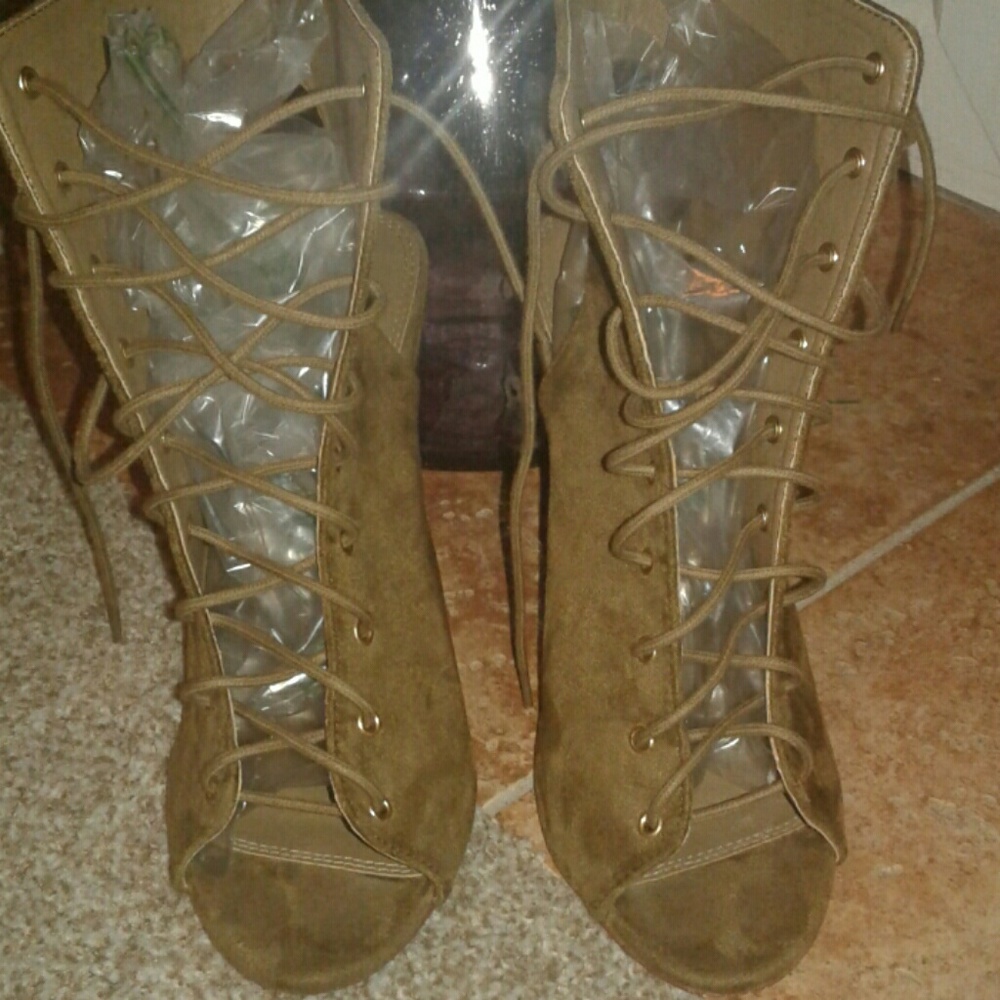 Woman's ankle peep toe boot